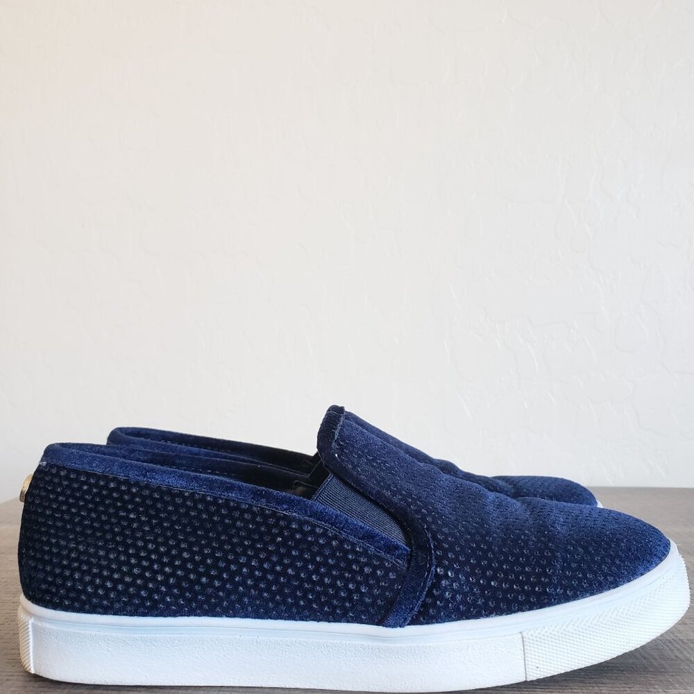 Steve Madden Craafty Perforated Velvet Slip-On Sneaker Shoe Midnight Blue Size 7